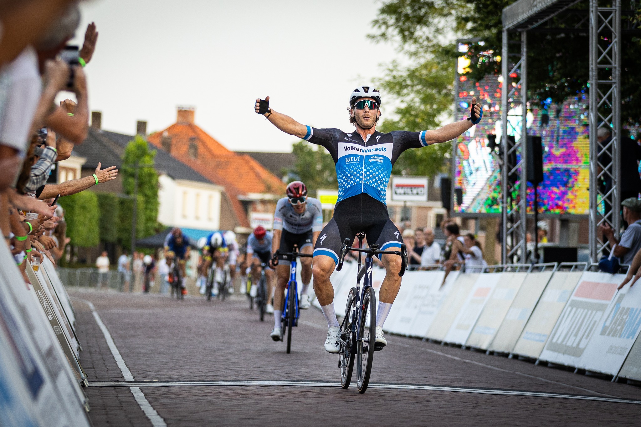 COEN VERMELTFOORT SPRINT NAAR ZEGE IN BERGEIJK